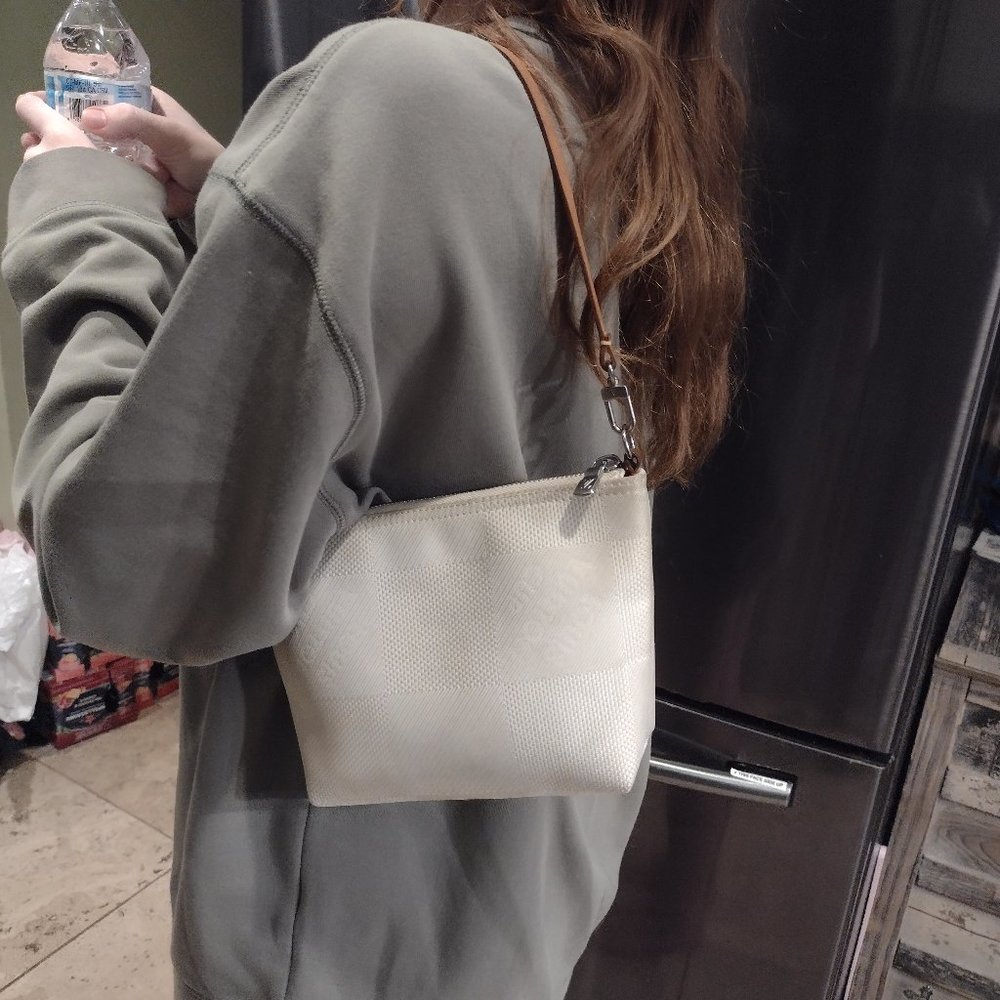 Very Pretty Louis Vuitton Pochette Giant Damier🧡 - Picture 2 of 7